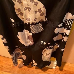 Nanette Lepore black gray and white floral gorgeous skirt size 4 like new